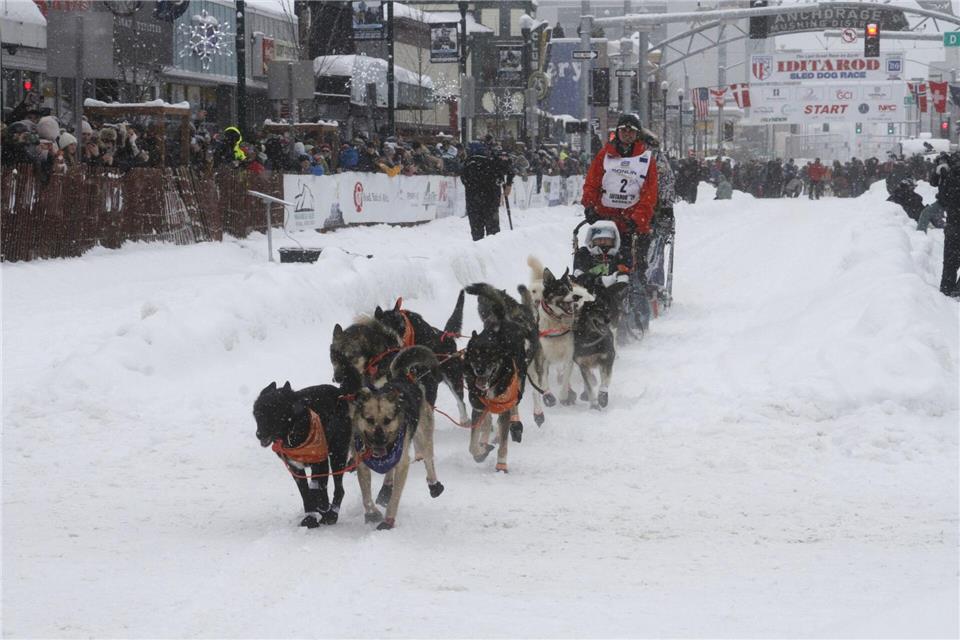 Das Schlittenhunderennen Iditarod ist gestartet. Mark Thiessen/AP/dpa