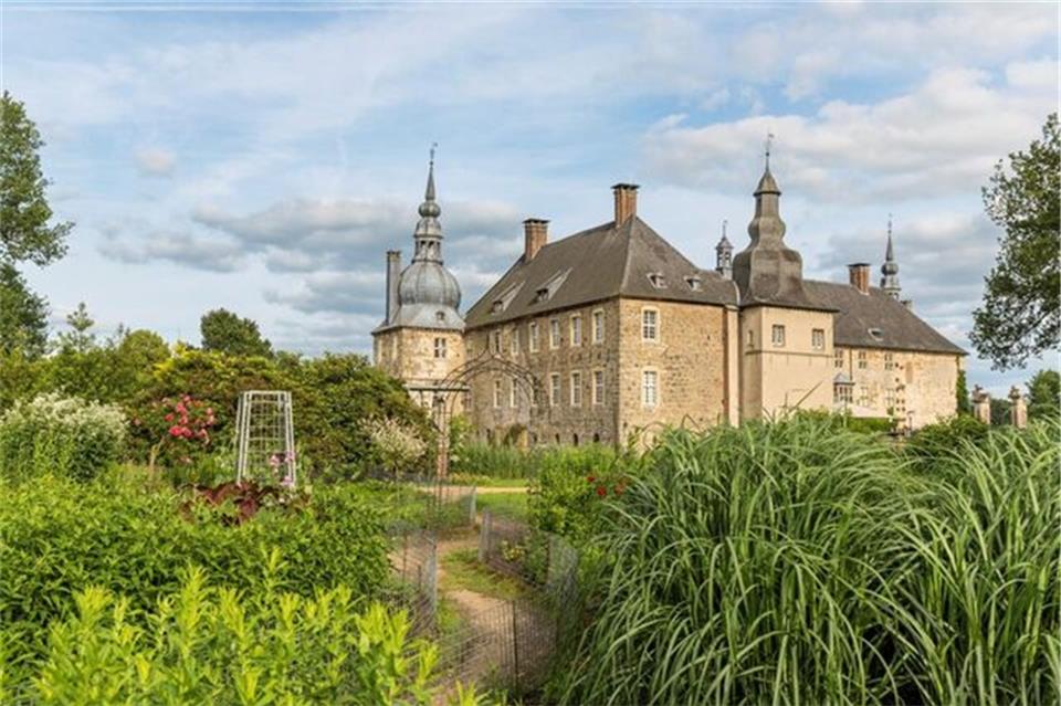 Das Schloss Lembeck soll eine Tagesklinik bekommen. Auch der Schlosspark soll für therapeutische Zwecke genutzt werden.