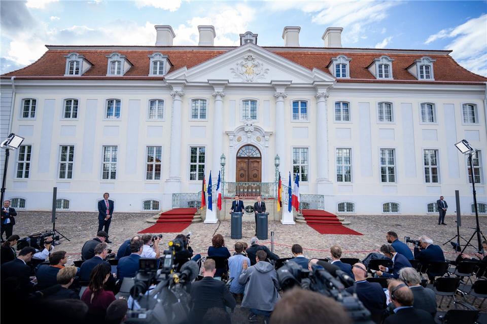 Das Schloss Meseberg diente lange als Gästehaus der Bundesregierung. Michael Kappeler/dpa