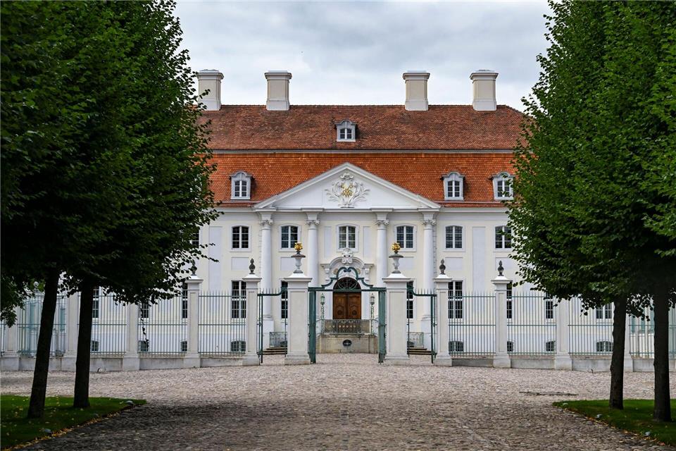 Das Schloss Meseberg in Brandenburg ist bald nicht mehr das Gästehaus der Bundesregierung.Jens Kalaene/dpa