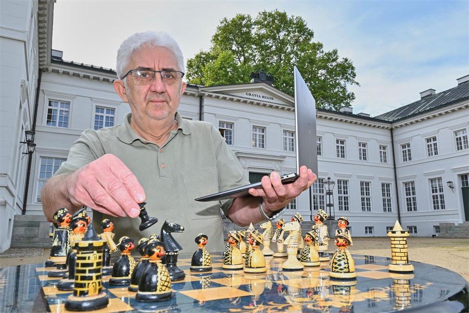 Das Schloss Neuhardenberg bildet die Kulisse für den internationalen Fernschach-Kongress.Patrick Pleul/dpa
