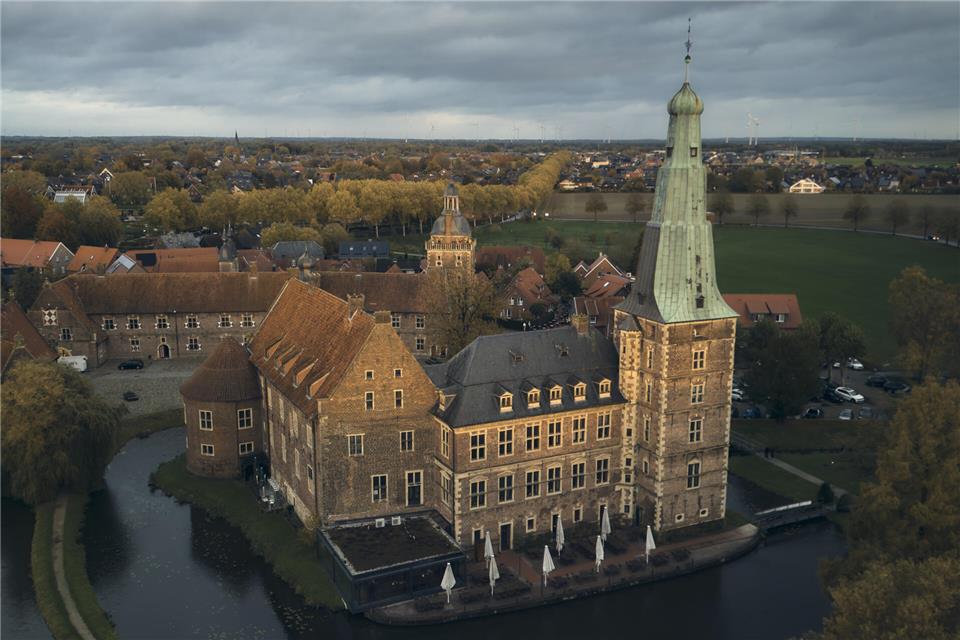 Das Schloss Raesfeld soll durch KI-gestützte, individuelle Führungen auf eine neue Art zugänglich gemacht werden.