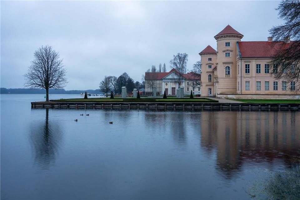 Das Schloss blieb bei dem Bombenangriff weitestgehend verschont. (Archivbild)Soeren Stache/dpa