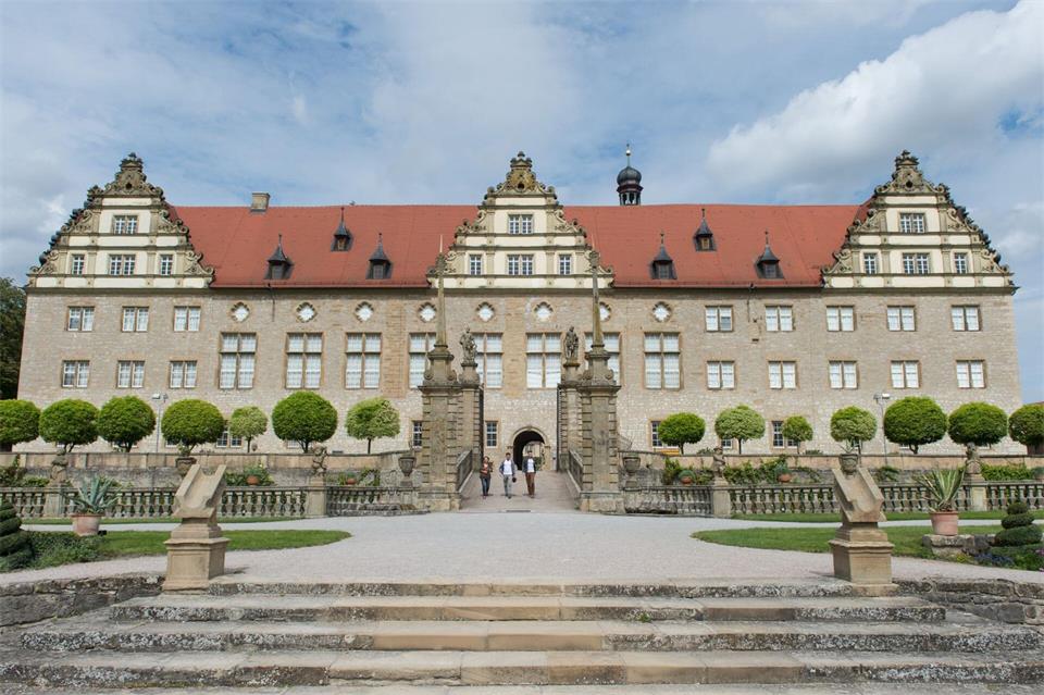 Das Schloss ist für seinen 40 Meter langen Rittersaal bekannt. (Archivbild) picture alliance / dpa