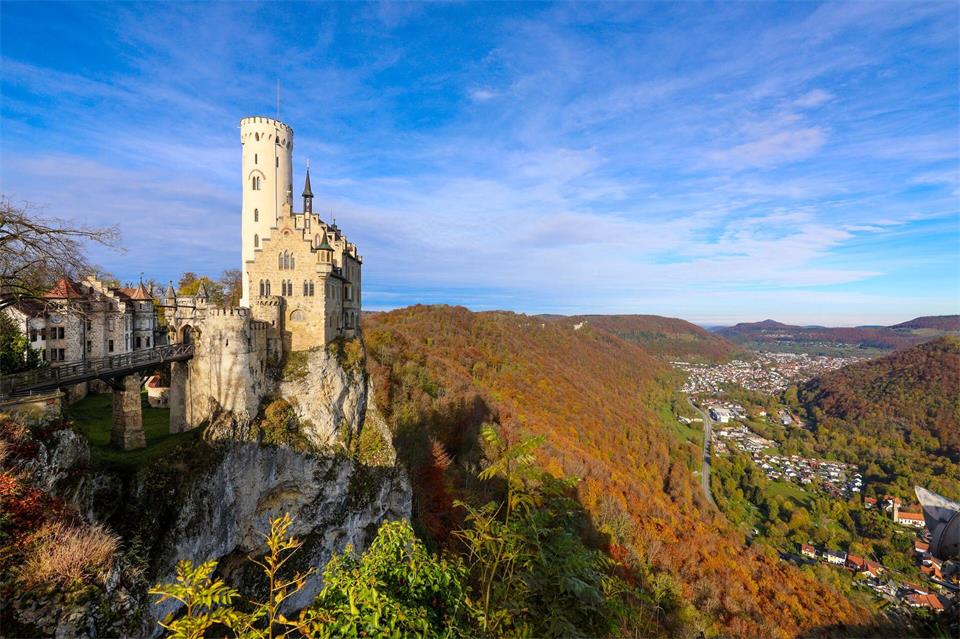 Das Schloss wurde nach einer Romanvorlage gebaut. (Archivbild) Thomas Warnack/dpa