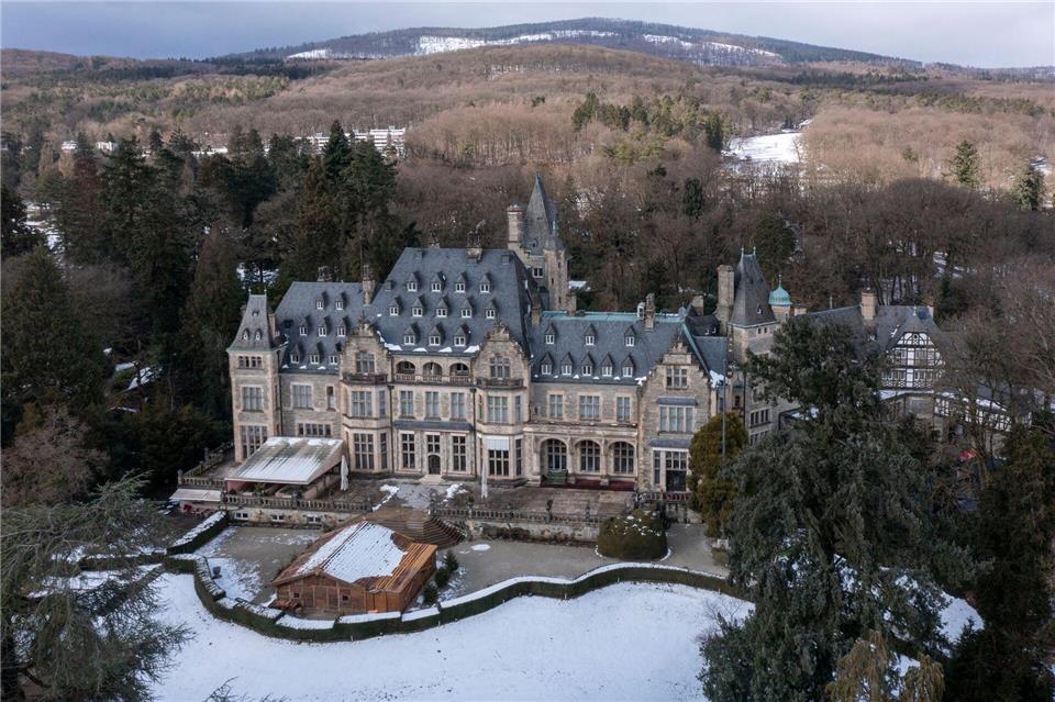 Das Schlosshotel diente auch schon als Filmkulisse.Helmut Fricke/dpa