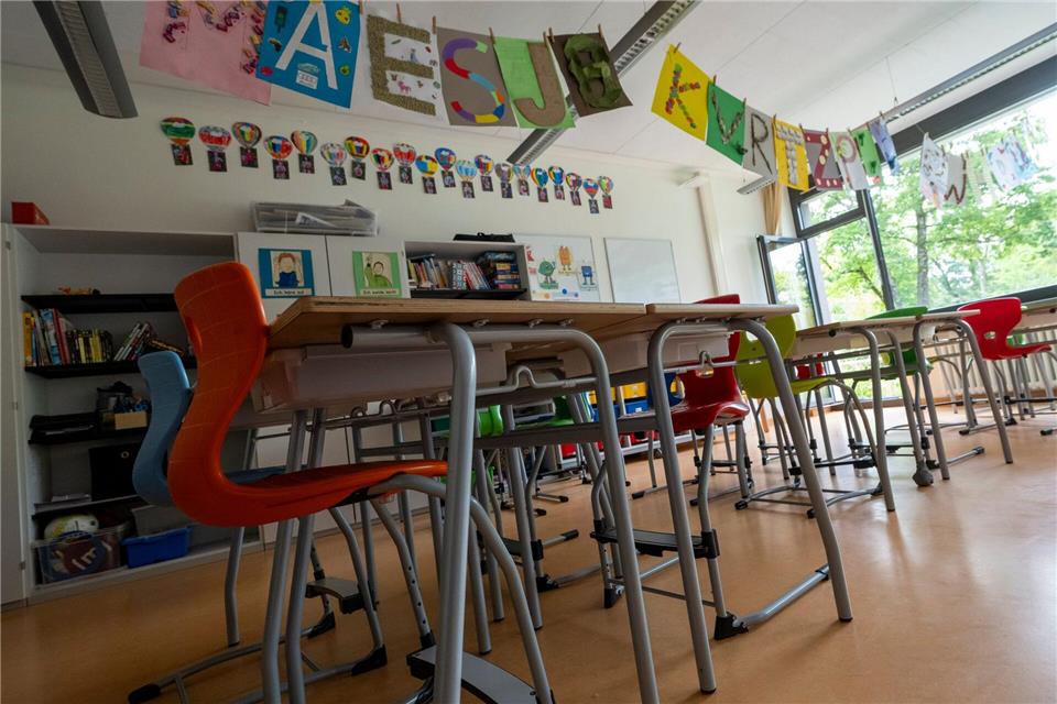 Das Schulsystem in Bayern braucht nach Expertenansicht eine grundlegende Reform. (Symbolbild)Peter Kneffel/dpa