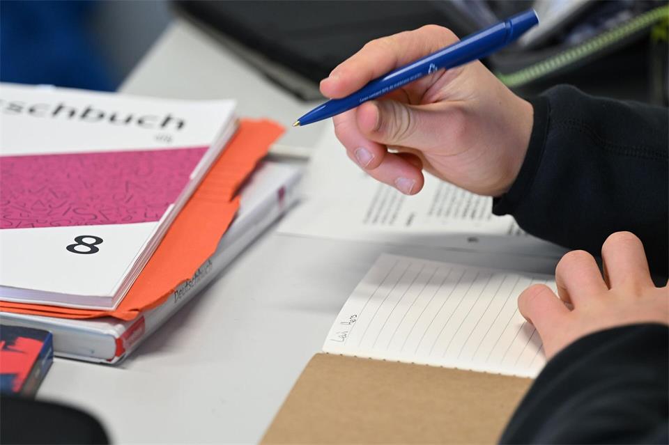 Das Schulsystem steht vor großen Herausforderungen. (Symbolbild)Michael Brandt/dpa