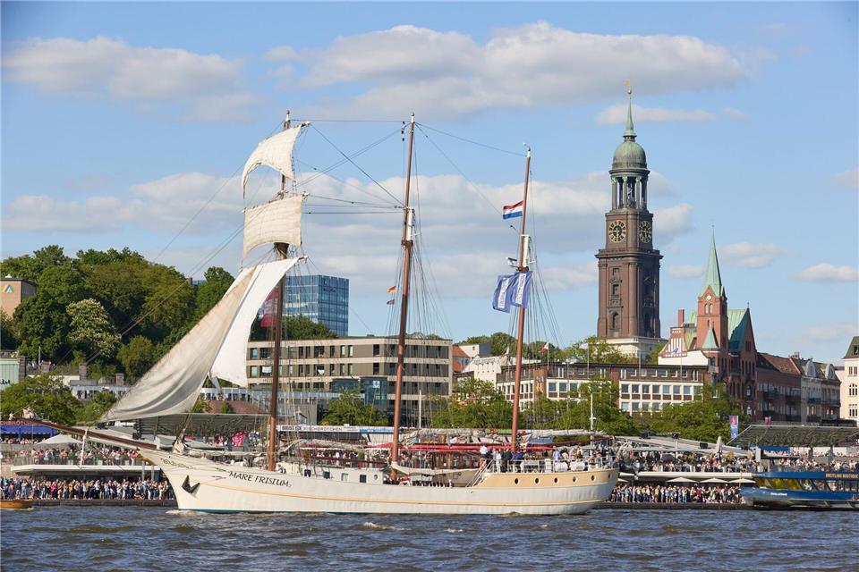 Das Segelschiff „Mare Frisium“ ist das offizielle Schiff der Kieler Woche. (Archivbild) Georg Wendt/dpa