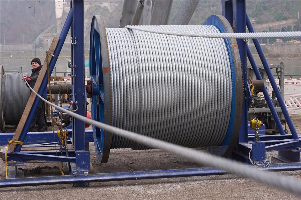 Das Seil wurde an einer großen Trommel angeliefert.Thomas Frey/dpa