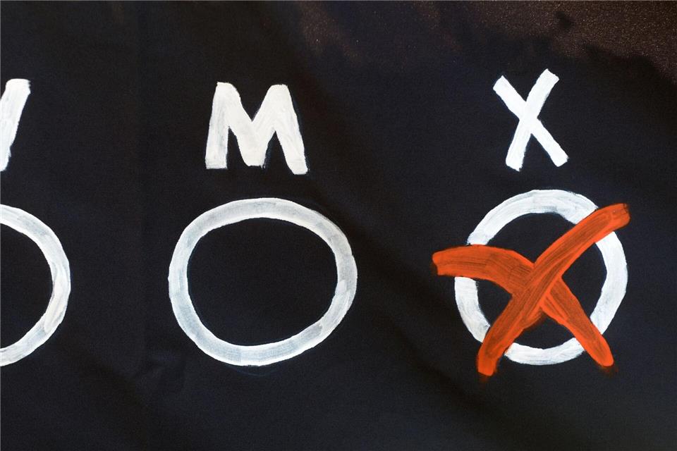 Das Selbstbestimmungsgesetz regelt, dass man seinen Geschlechtseintrag und Vornamen per Erklärung im Personenstandsregister ändern lassen kann - ohne Gutachten, ärztliche Bescheinigungen oder richterliche Beschlüsse. (Symbolbild)Peter Steffen/dpa