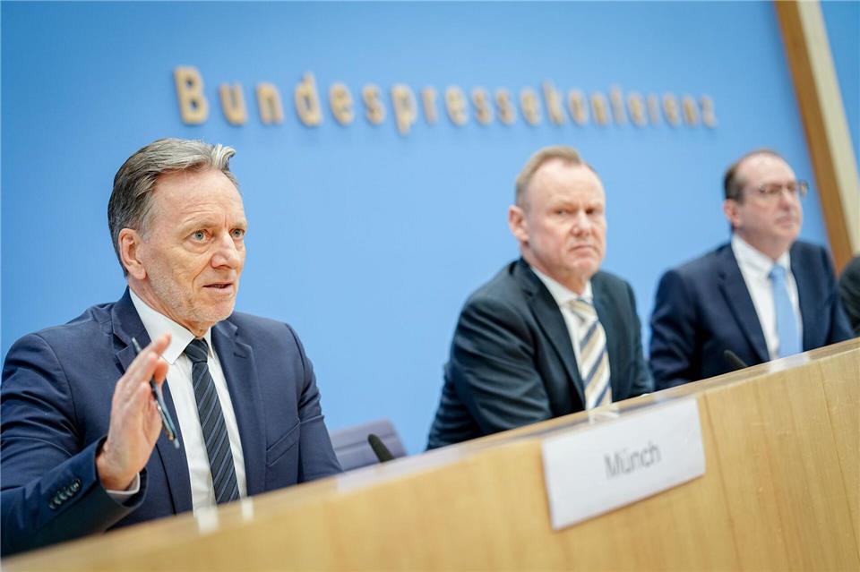 Das Sicherheitsgefühl der Menschen in Deutschland hat sich laut einer Studie, für die 2024 Daten erhoben wurden, verbessert, sagt der Präsident des Bundeskriminalamts (BKA), Holger Münch.Kay Nietfeld/dpa