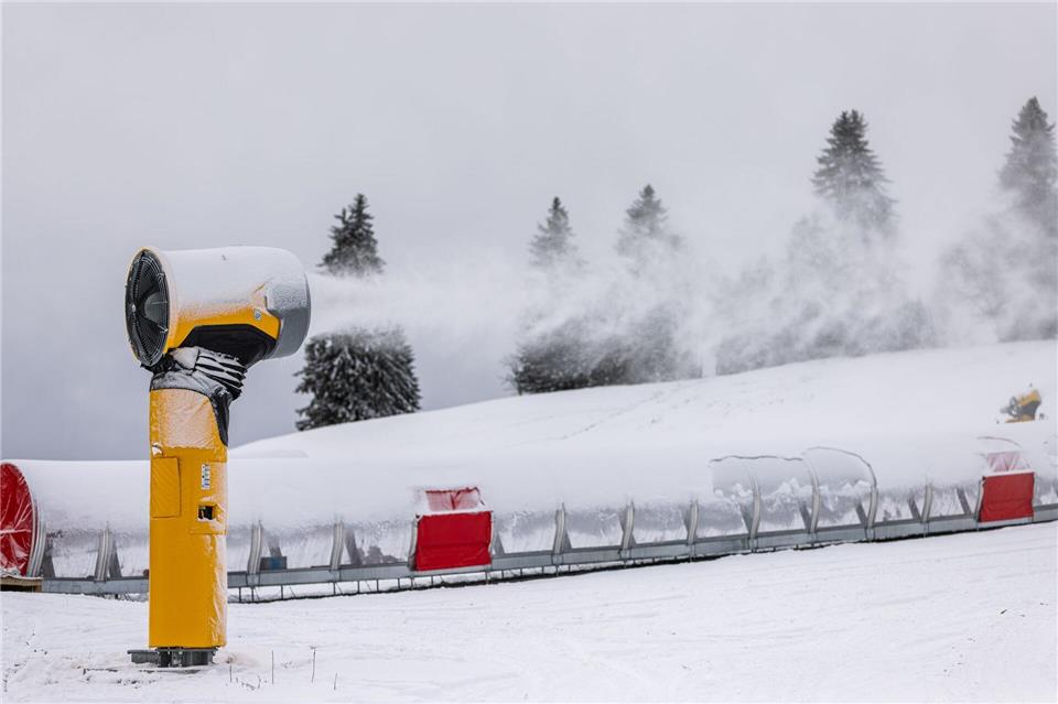 Skifahren wird am Feldberg teurer Das Skigebiet Feldberg will Ende November in die neue Saison starten. (Archivbild)Philipp von Ditfurth/dpa