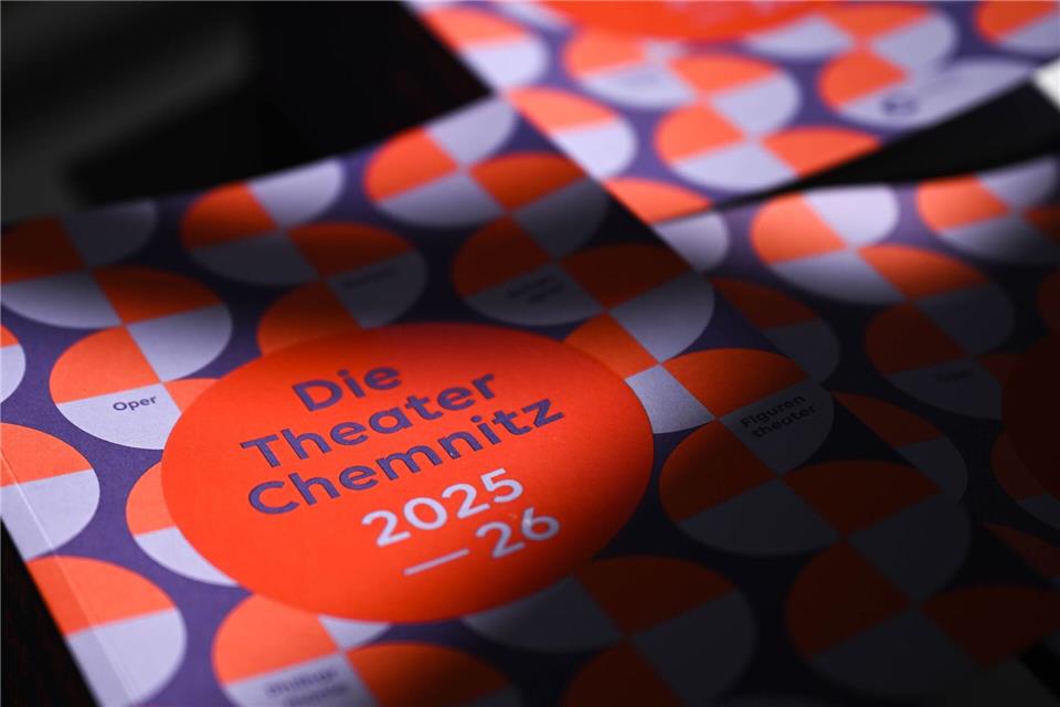 Das Sonderkonzert „Raum für Resonanz“ der Chemnitzer Robert-Schumann-Philharmonie richtet sich speziell an Menschen mit Demenz und ihre Angehörigen (Symbolbild) Hendrik Schmidt/dpa