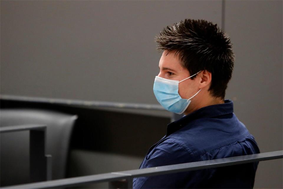Das Sonderschutzprogramm für Fußball-Whistleblower Rui Pinto bleibt bestehen. (Archivbild) Armando Franca/AP/dpa
