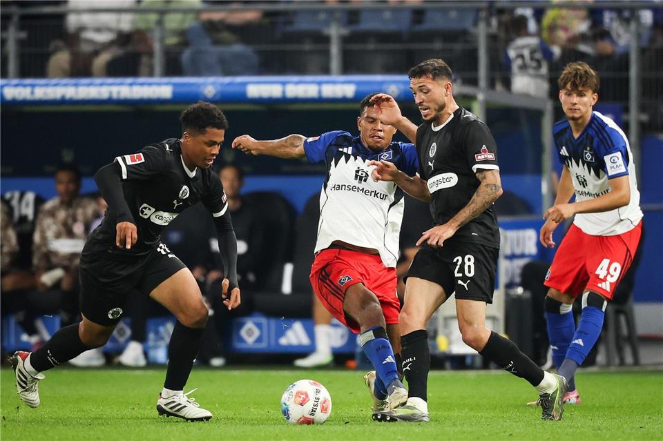 Das Spiel in der Hinrunde, damals siegte St. Pauli mit 2:0 beim Rivalen. (Archivbild)Christian Charisius/dpa