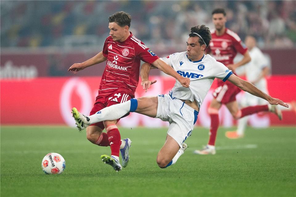 Das Spitzenspiel zwischen Düsseldorf und Karlsruher endete 0:0.Marius Becker/dpa