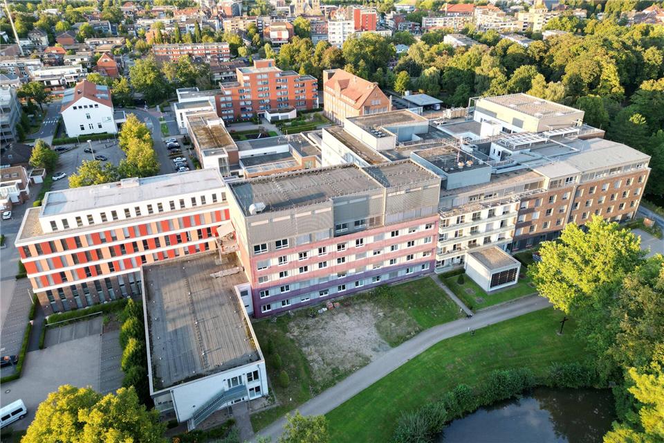 Das St.-Antonius-Hospital aus der Vogelperspektive. Seit 125 Jahren existiert das Krankenhaus mittlerweile.