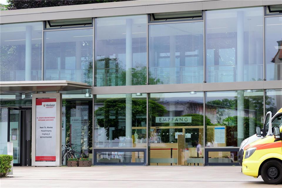 Das St. Josefs-Krankenhaus in Potsdam schließt wegen der Krankenhausreform die Neurologie sowie die Frauenheilkunde und Geburtshilfe. (Archivbild)Soeren Stache/dpa-Zentralbild/dpa
