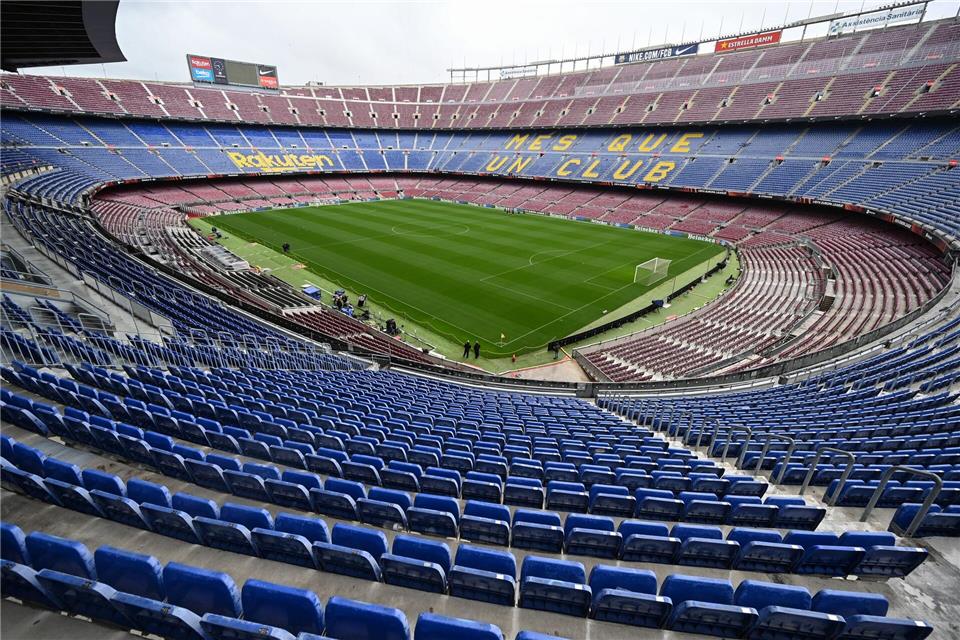 Das Stadion Camp Nou des FC Barcelona soll nach dem Abschluss aller Umbauarbeiten bis zu 105.000 Plätze haben und wäre damit das größte Europas.Arne Dedert/dpa
