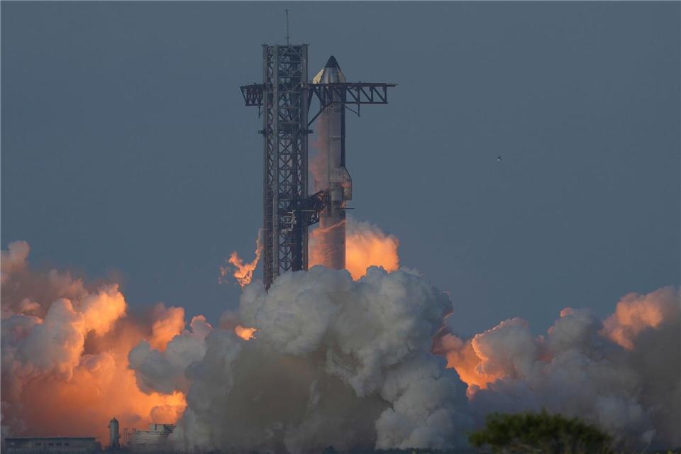 Das Starship hat einen zehnten Testflug absolviert.Eric Gay/AP/dpa