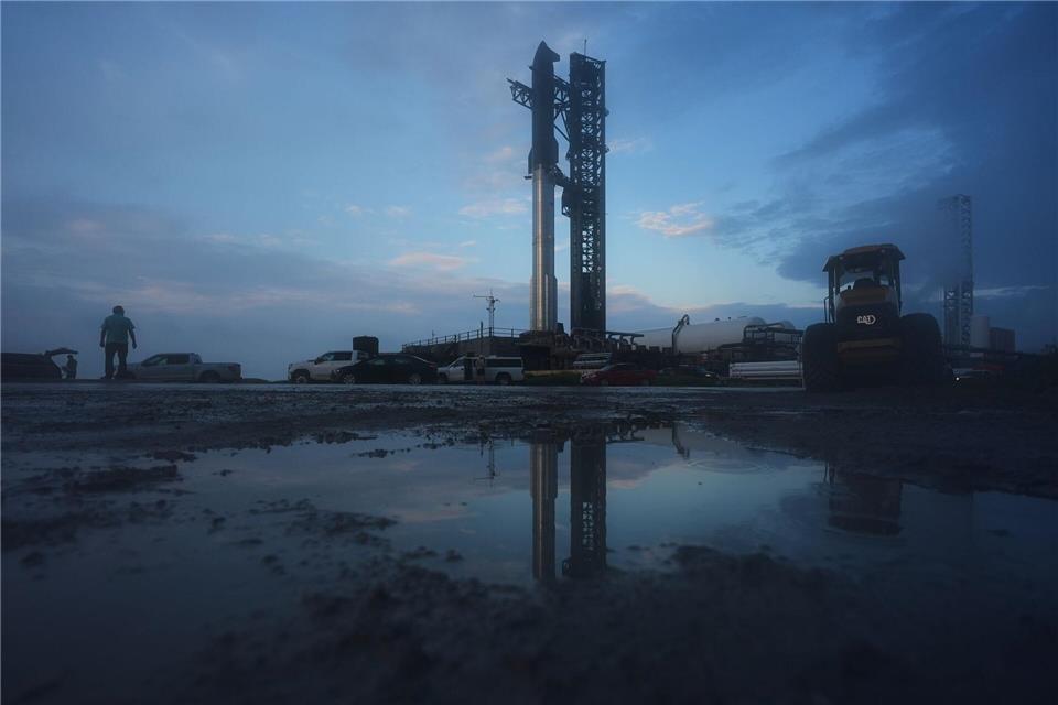 Das Starship wird für einen Testflug in Texas vorbereitet.Eric Gay/AP/dpa