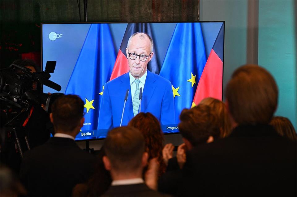 Das Statement des Kanzlers wurde auf der CDU-Wahlparty im Berliner Abgeordnetenhaus übertragen.Bernd von Jutrczenka/dpa