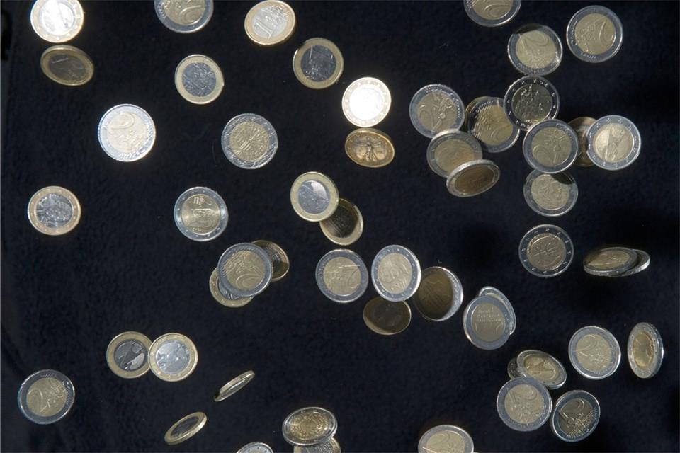 Das Statistische Bundesamt hat Zahlen zur Entwicklung der Einkommensmillionärinnen und -millionäre in Deutschland aus dem Jahr 2019 vorgelegt.