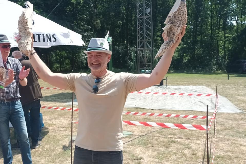 Das Strahlen bekam er nicht mehr aus dem Gesicht: Klaus Südholt entschied am Freitagnachmittag das Königsschießen für sich.