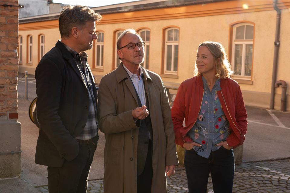 Das Team: Alexander Held Mitte, als Kommissar Ludwig Schaller), Bernadette Heerwagen (als Kommissarin Angelika Flierl, rechts) und Marcus Mittermeier (als Kommissar Harald Neuhauser). (ZDF-Bild)Susanne Bernhard/ZDF/dpa