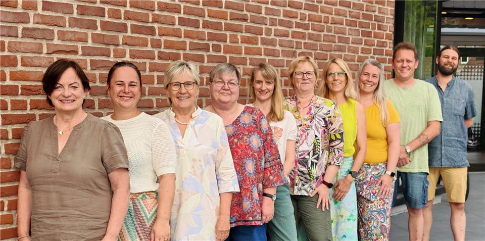 Das Team der Familienbildungsstätte (von links): Agnes Tenhumberg, Patricia Müller-El-Amir, Brigitte Ostendorf, Annette Steffen, Natalia Emmert, Dorothea Vornholt, Alexandra Blicker, Stephanie Schweers, Jochen Nilkens und Leiter Franz Tenk.