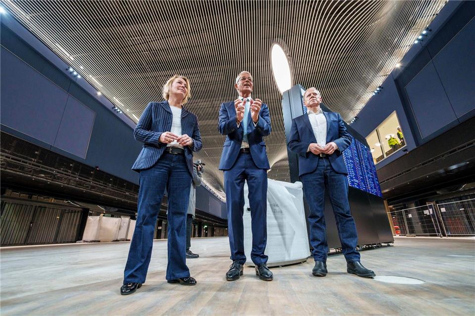 Das Team der Fraport Ausbau Süd GmbH hat das Projekt gemeistert. (Archivbild)Andreas Arnold/dpa