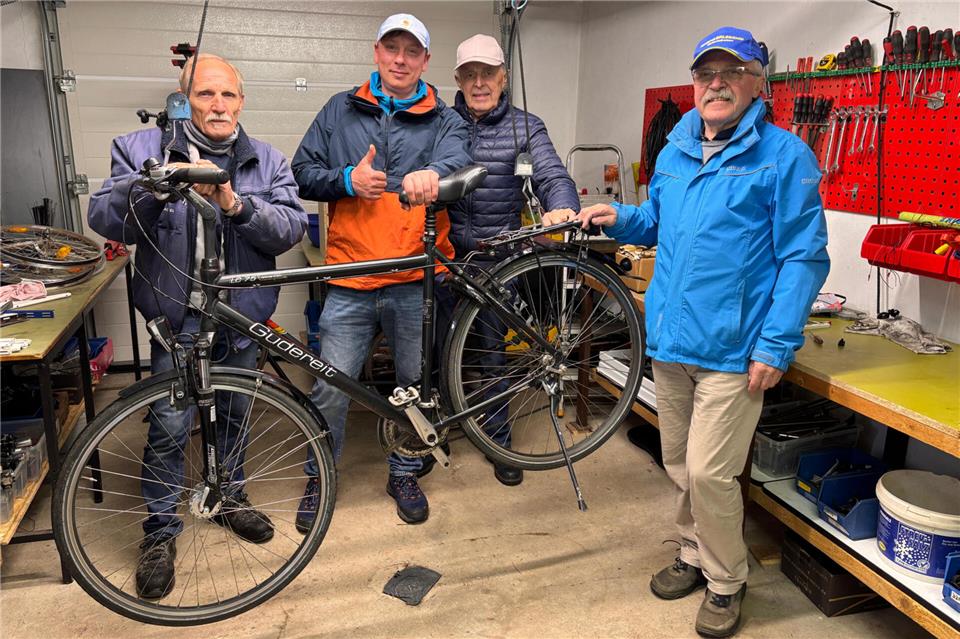 Das Team der Heidener Radbar in ihrer Werkstatt am neuen Standort an der Gartenstraße 4.