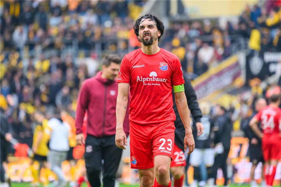Das Team um Markus Schwabl bleibt in der Regionalliga. Robert Michael/dpa