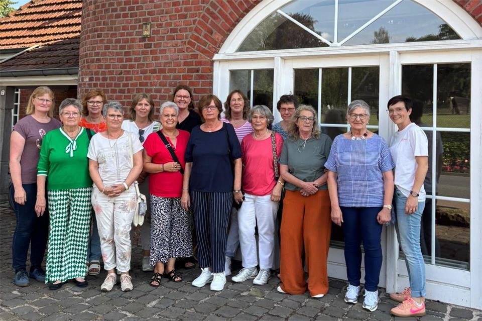 Das Team vom „Kleiderwechsel“ wird das alte Spritzenhaus am 3. Dezember eröffnen.