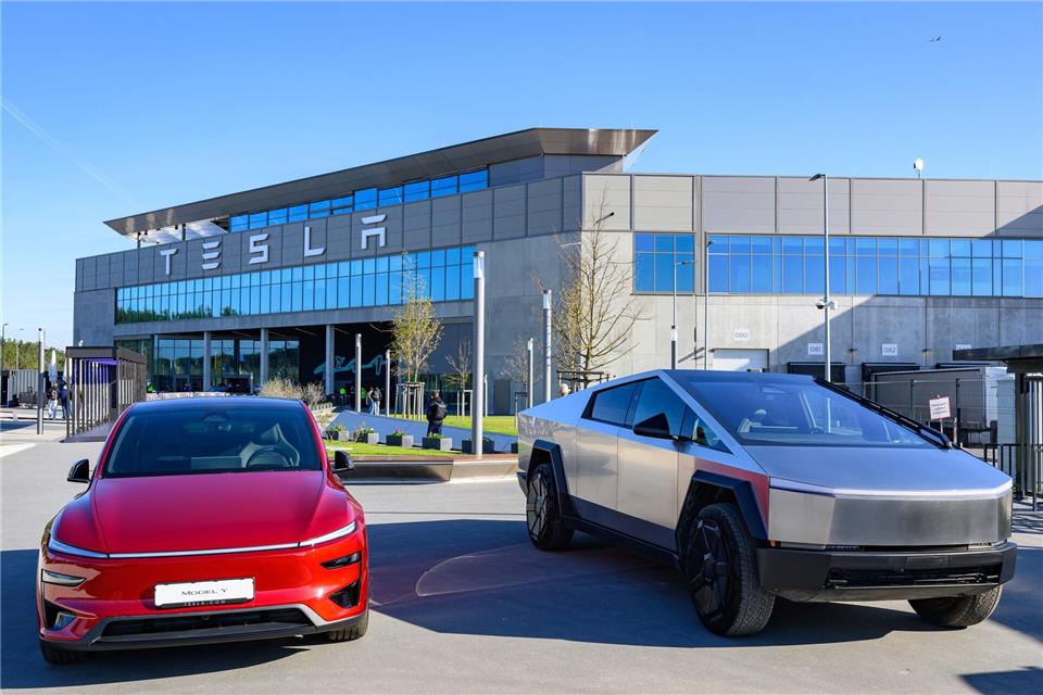 Das Tesla-Werk in Grünheide bei Berlin führt nach Angaben eines neuen Berichts nicht zu negativen Auswirkungen auf das Grundwasser. (Archivbild)Patrick Pleul/dpa