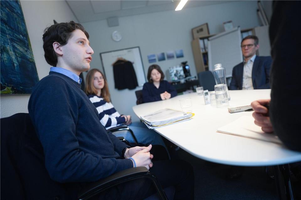 Das Thema Social-Media-Verbot führt regelmäßig zu Diskussionen.Marcus Brandt/dpa
