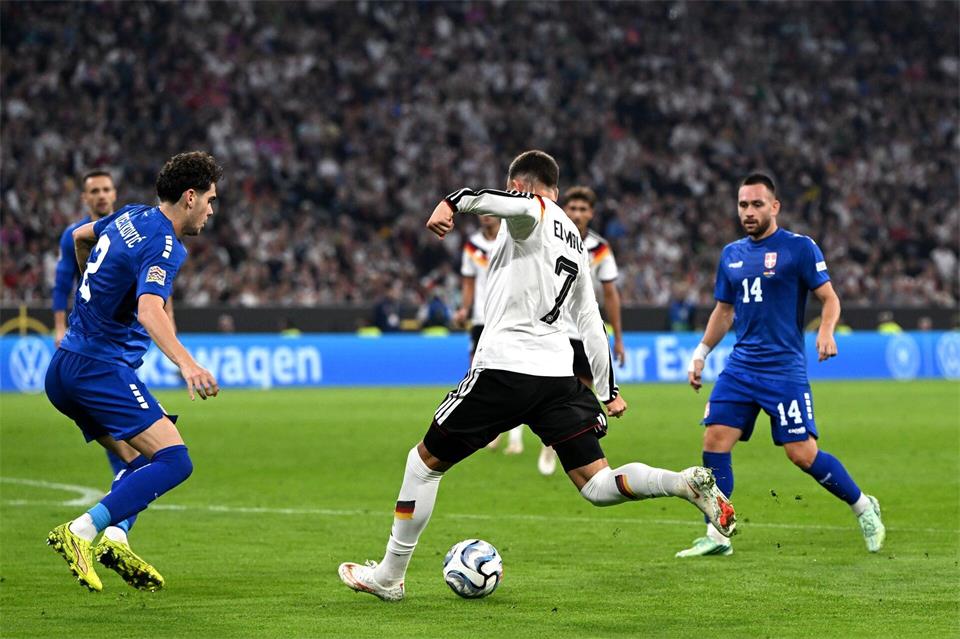 Das Tor immer im Visier: Said El Mala bei seinem Länderspiel-Debüt.Sven Hoppe/dpa