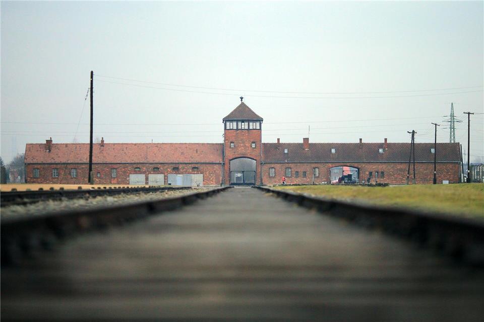 Das Torhaus des früheren Vernichtungslagers „Auschwitz-Birkenau“ (Archivbild)picture alliance / dpa