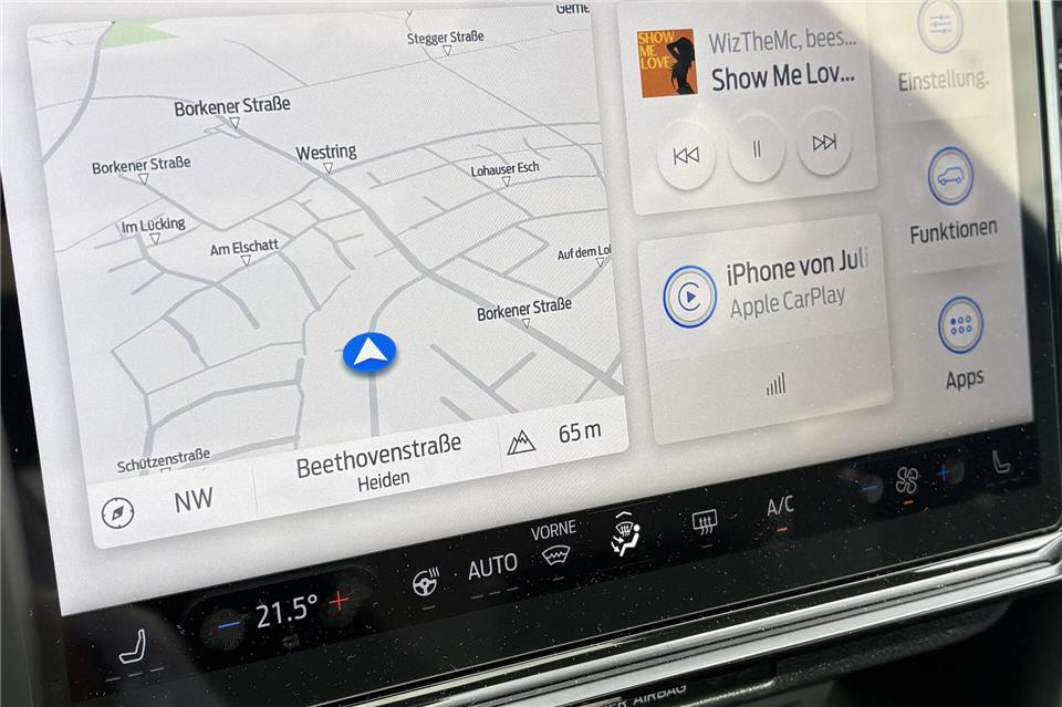 Das Touch-Display ermöglicht die Steuerung vieler Funktionen.