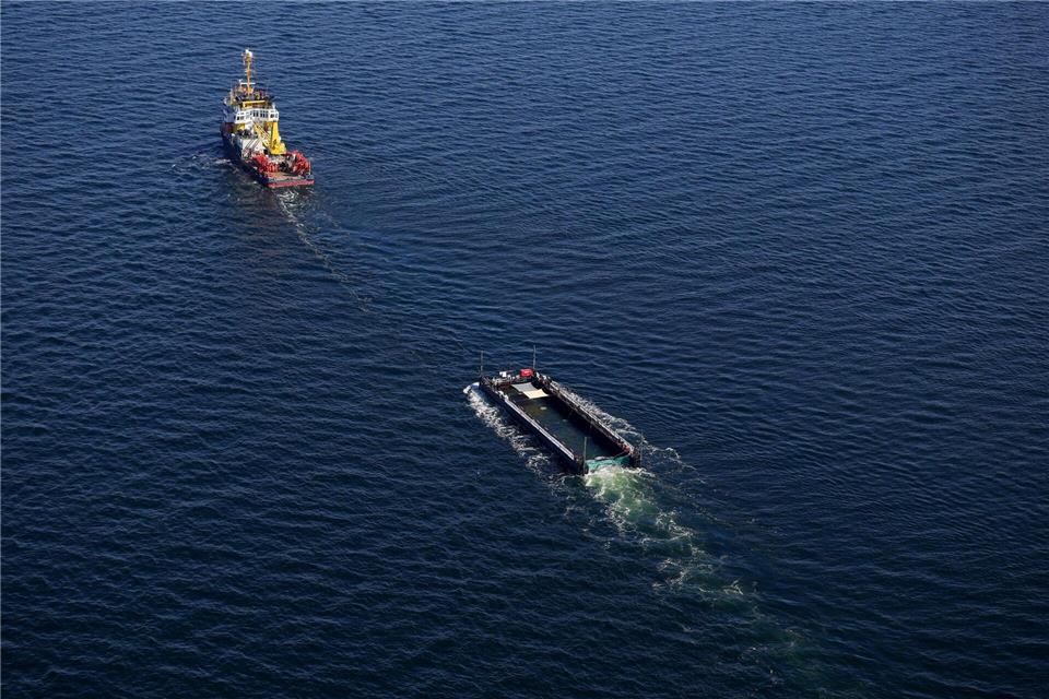 Das Transportschiff mit dem Wal ist seit mehreren Tagen unterwegs.Christoph Reichwein/dpa
