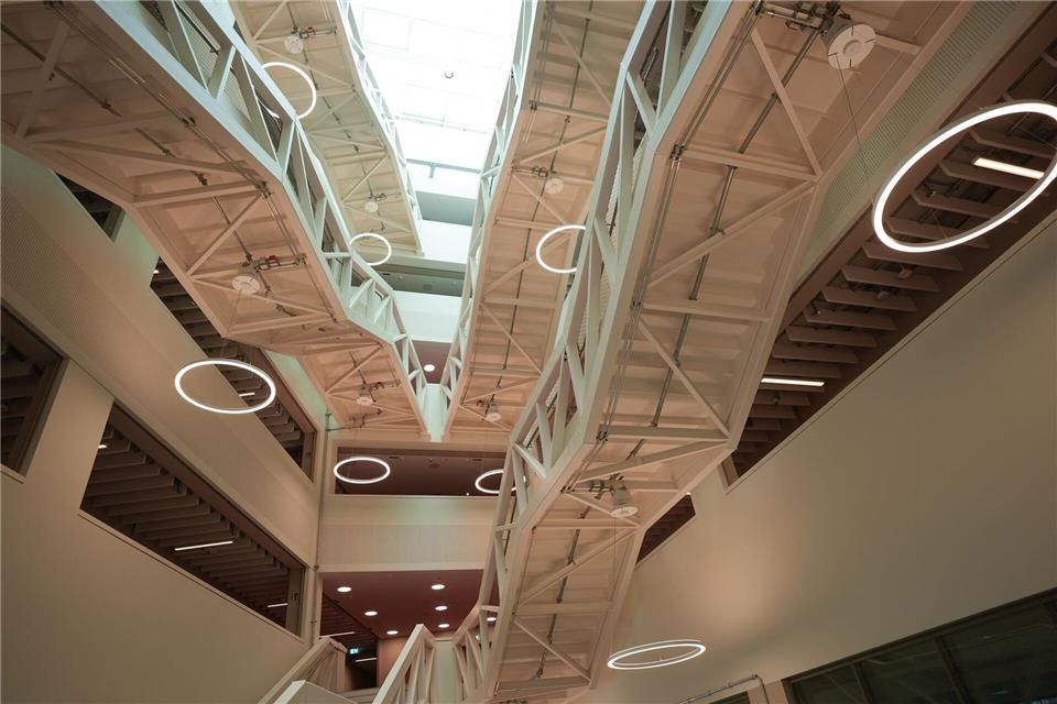 Das Treppenhaus im MIN-Forum mit besonderer Architektur.Marcus Brandt/dpa