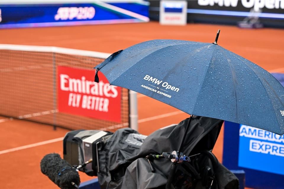 Regen in München: Zverev spielt nun an seinem Geburtstag Das Turnier in München ist wegen des Regens unterbrochen.