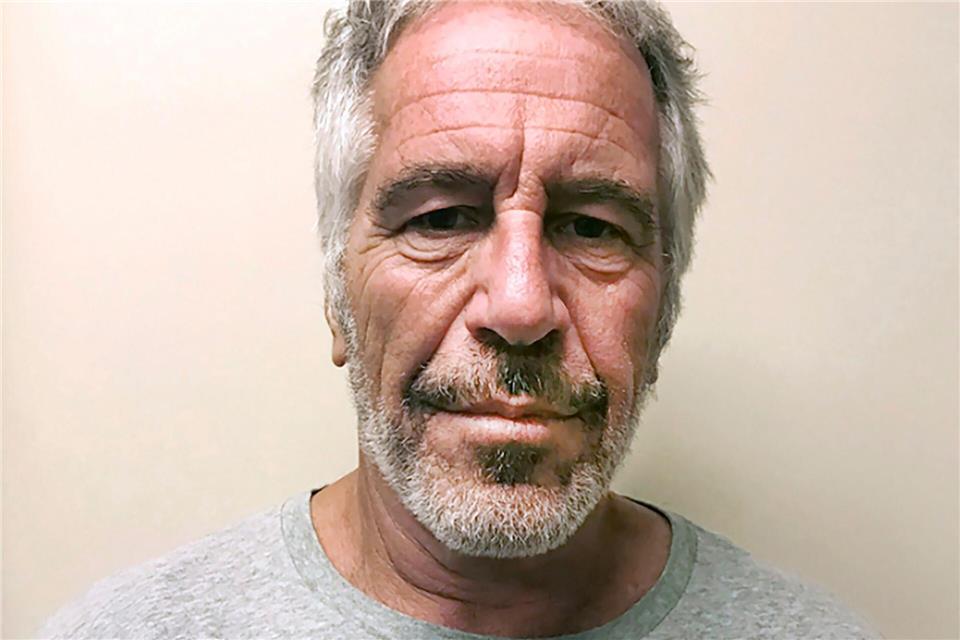 Das US-Justizministerium hat Berichten zufolge weitere Ermittlungsakten zum Fall des Sexualstraftäters Jeffrey Epstein veröffentlicht und diese kurz darauf wieder gelöscht. (Archivbild)---/AP/dpa