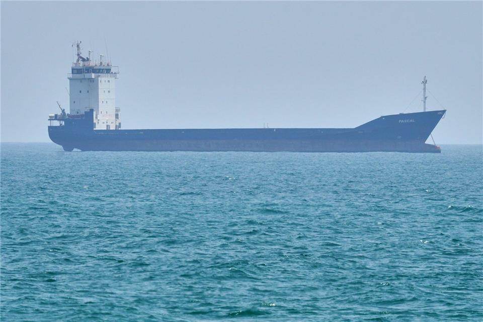 Das US-Militär greift nach eigenen Angaben zwei weitere unter iranischer Flagge fahrende Tanker an. (Symbolbild)Asghar Besharati/AP/dpa
