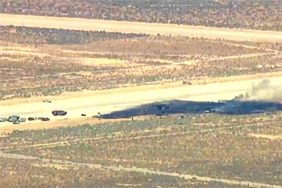 Das US-Militär rechnet nach dem Absturz nicht mit Überlebenden.Uncredited/KABC/AP/dpa