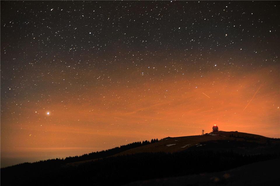 Das Unesco-Biosphärenreservat Rhön bietet einen beeindruckenden Blick auf die Milchstraße und tausende Sterne.Arnulf Müller/dpa/dpa-tmn