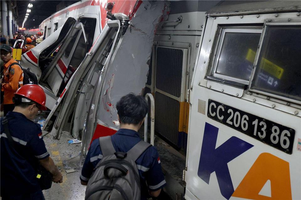 Das Unglück ereignete sich in der Nähe von Jakarta.B. Nugraha/XinHua/dpa