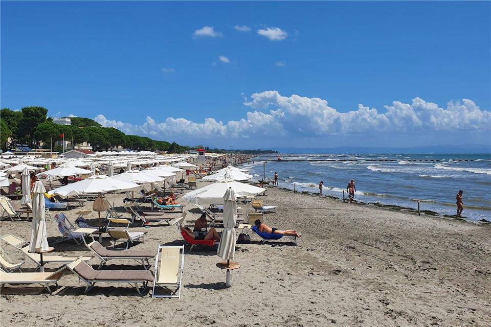 Mädchen aus Bayern beim Baden in Italien ertrunken Das Unglück geschah am Strand von Grado in Norditalien. (Archivbild)Alexandra Frank/dpa-tmn