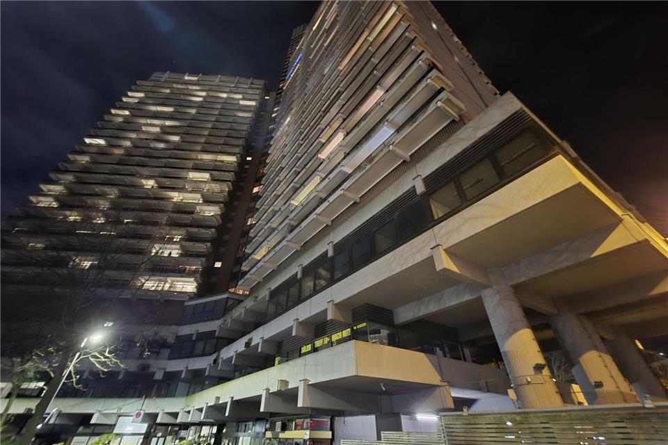 Das Uni-Center gilt als eines der höchsten Wohnhäuser Europas.Sascha Thelen/dpa